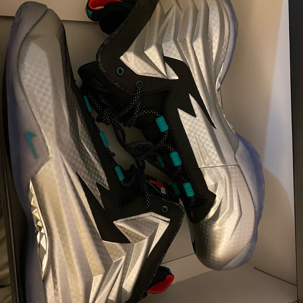 Brand Basketball shoes